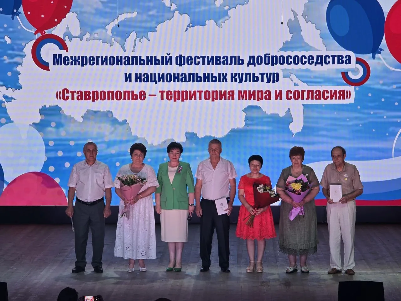 В День России в станице Курской чествовали семейные пары — юбиляров межнациональных браков

Межрегио