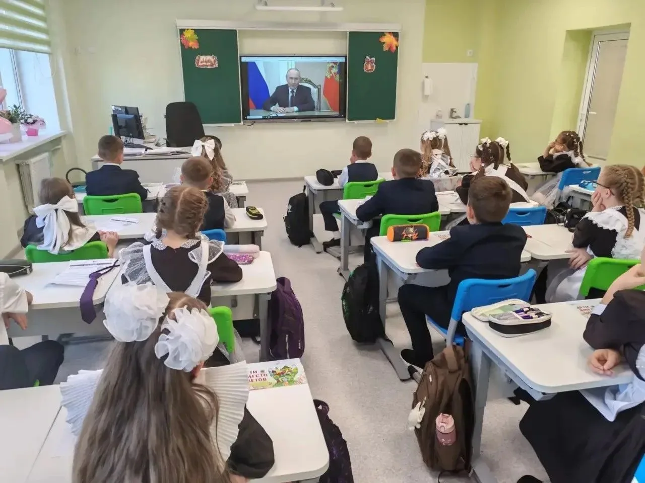 1 сентября: открываем двери в мир знаний и важных разговоров!☝🏼🎓