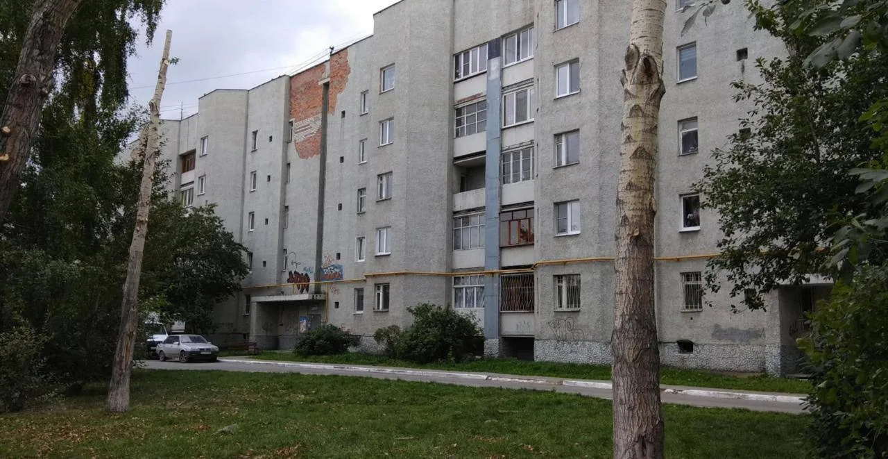 🔴 В Екатеринбурге неизвестный с канцелярским ножом изрезал лицо 13-летней школьнице