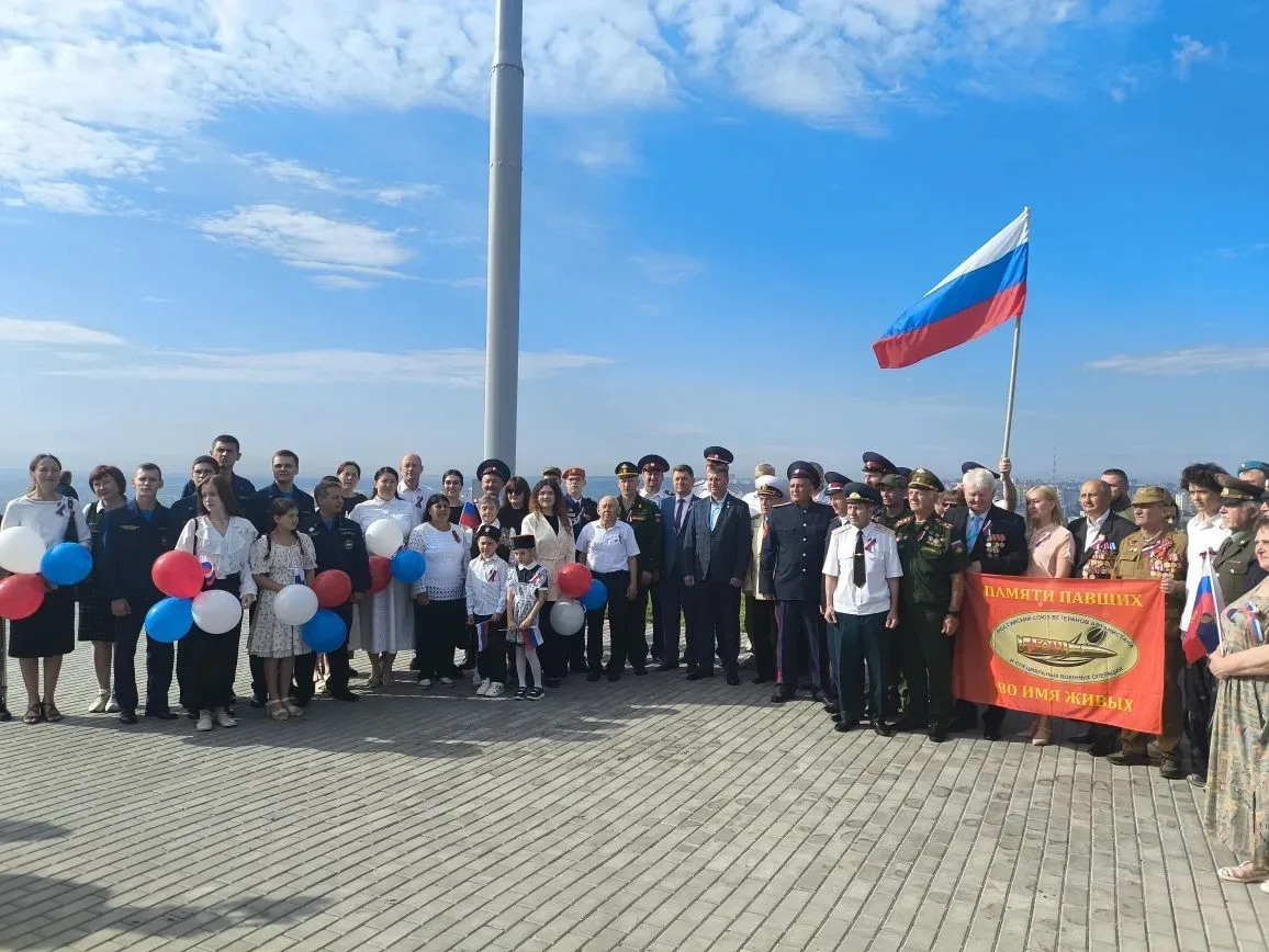 Дорогие друзья! 🇷🇺

Сегодня мы отмечаем День России — главный государственный праздник, объединяющ