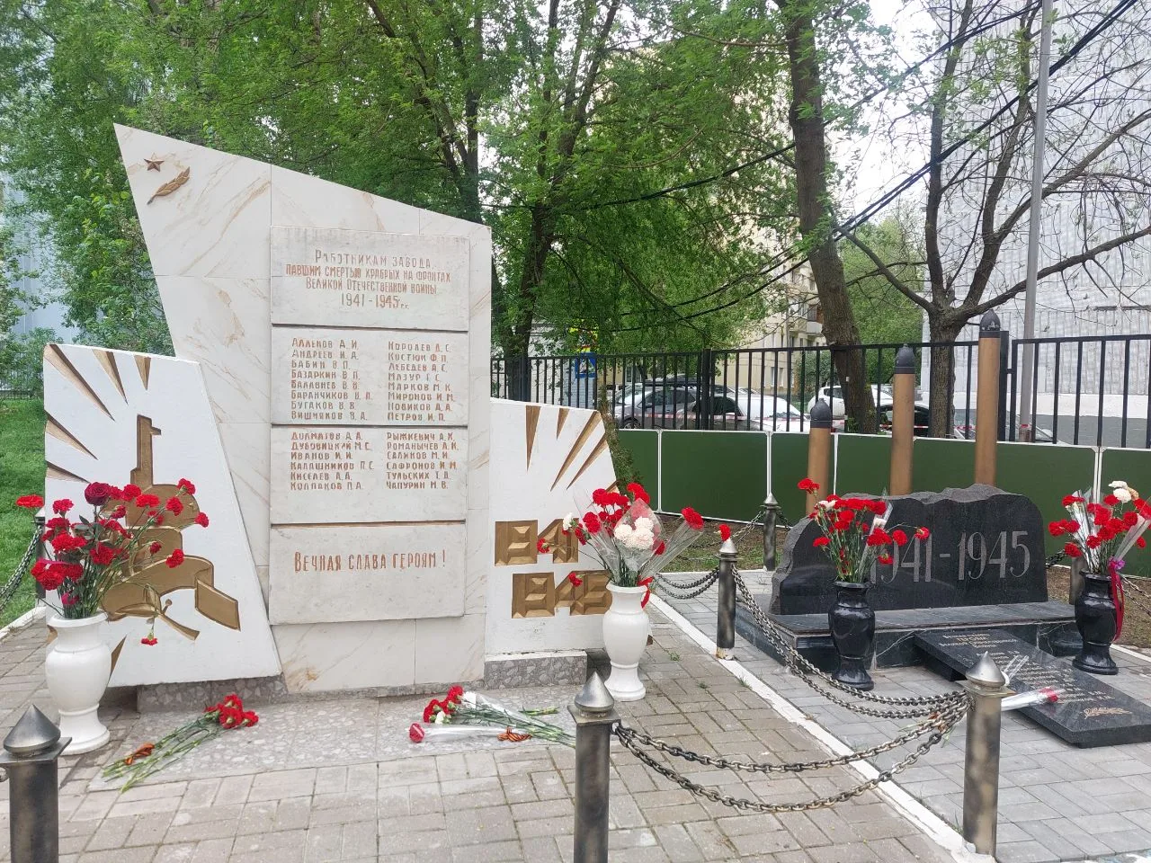 АКЦИЯ «КРАСНЫЕ ГВОЗДИКИ»  🌟 В честь 81-й годовщины Победы в Великой Отечественной войне 7 и 8 мая на