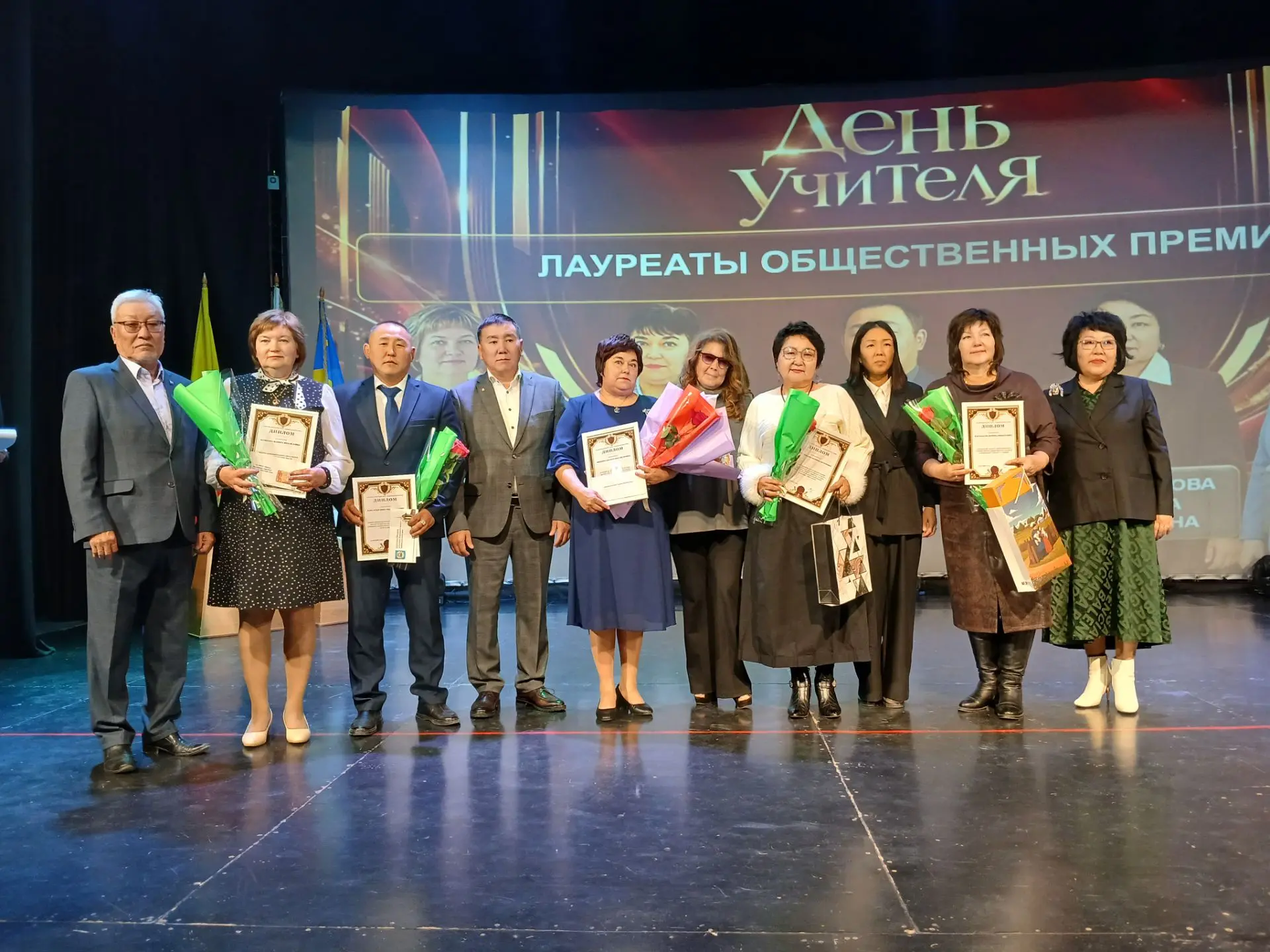 В рамках торжественного мероприятия ко Дню учителя в Агинском Бурятском округе впервые ...