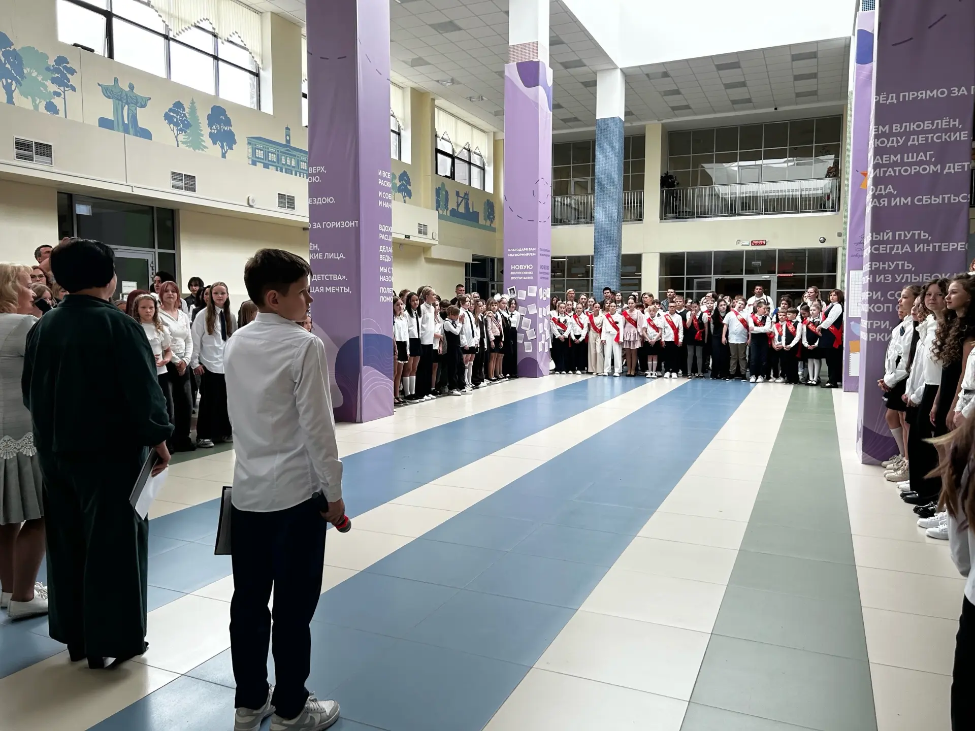 Сегодня в нашей школе состоялось знаменательное событие - выпуск учащихся 4-х классов.