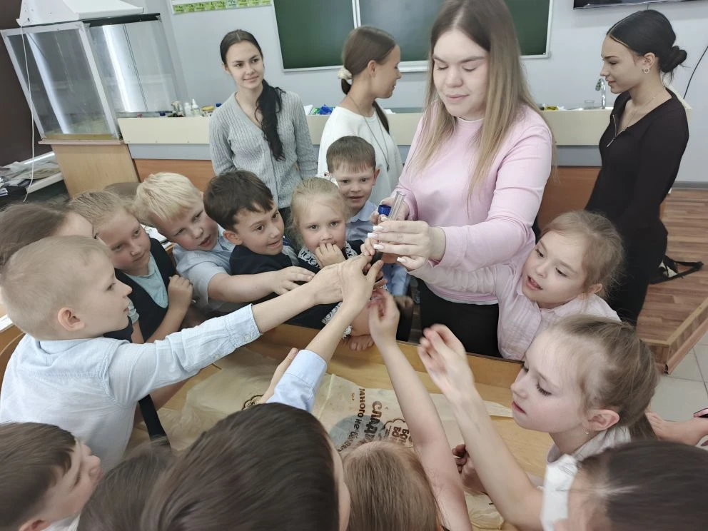 🧪🎉 **Посвящение в химики: большие открытия для самых маленьких!** 🎉🧪