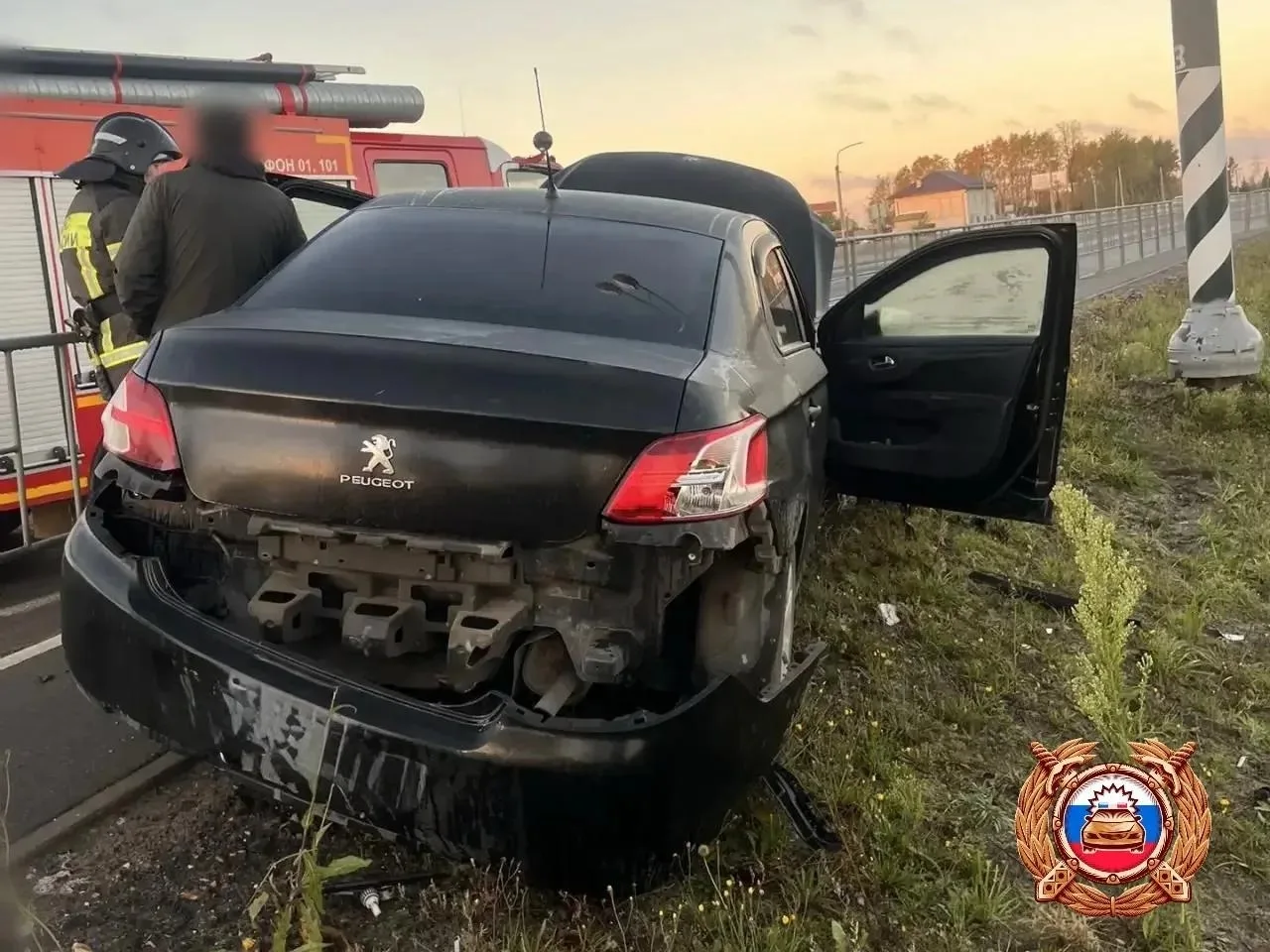 В Тверской области на М-10 иномарка врезалась в отбойник
