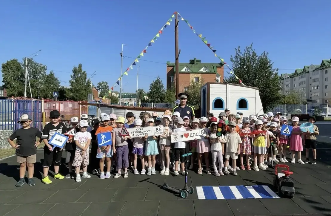 🚦 **Безопасность — это важно! В гостях у ребят побывали настоящие инспекторы ДПС.**

Наш детский са