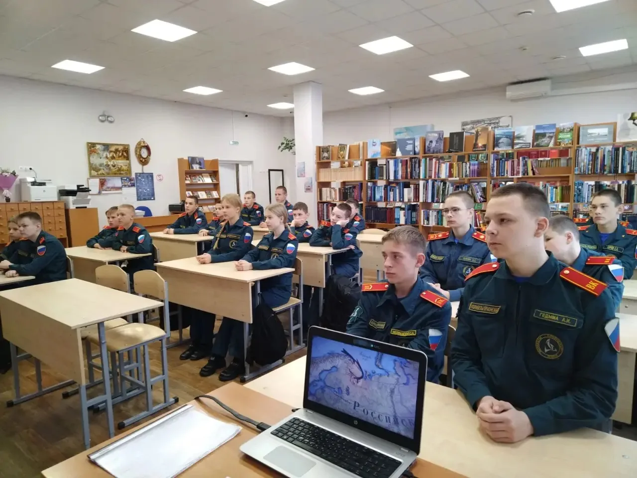 🇷🇺 Сегодня мы даём старт традиционной утренней рубрике, посвящённой церемонии подняти...