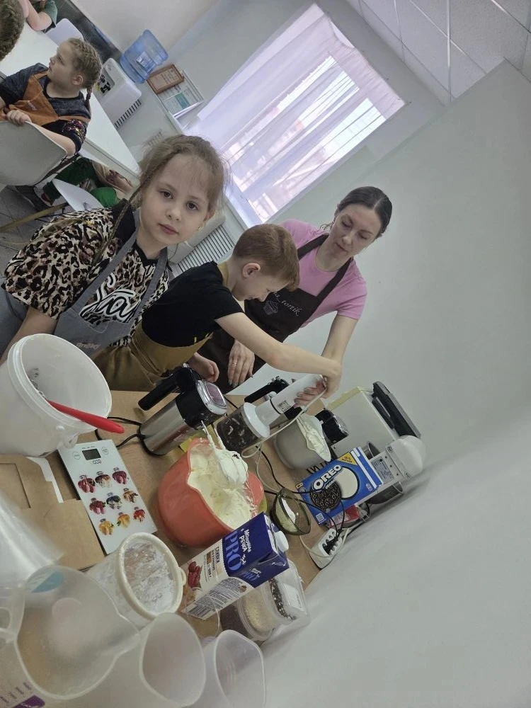 📢 Весенние каникулы в МАОУ СОШ №5: день за днём — новые открытия!  Каникулы продолжаются, и наша шко