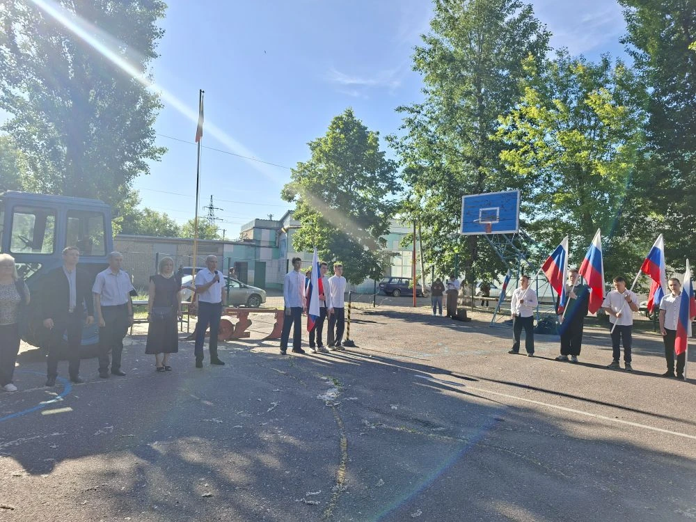 🇷🇺 Сегодня в БТМСХ прошло торжественное поднятие флага Российской Федерации.