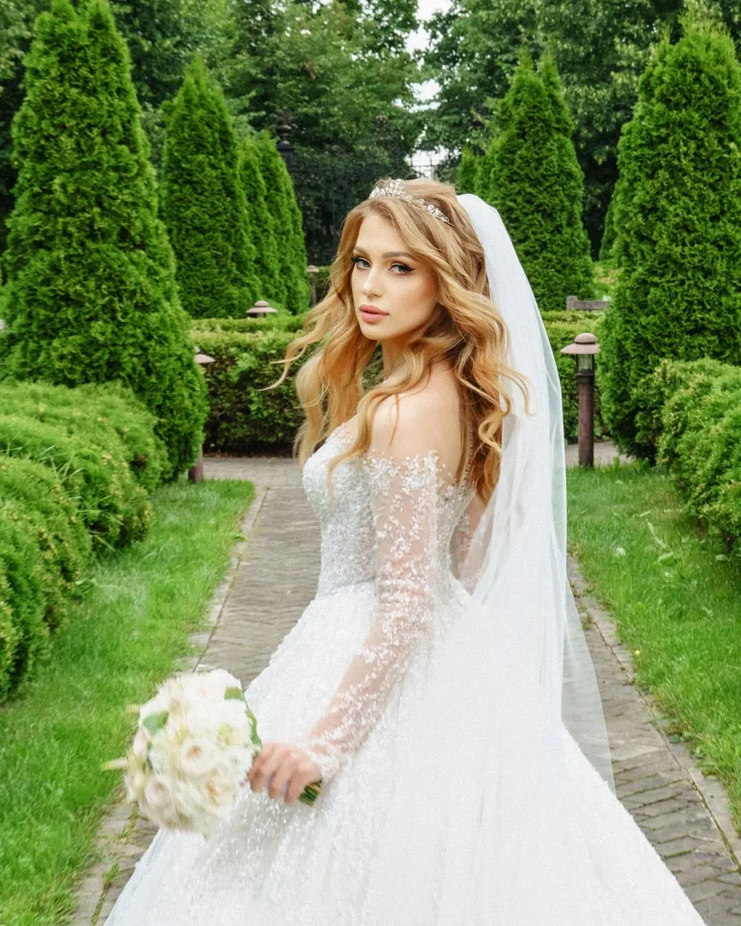 👰🏼‍♀️💍🤵🏻