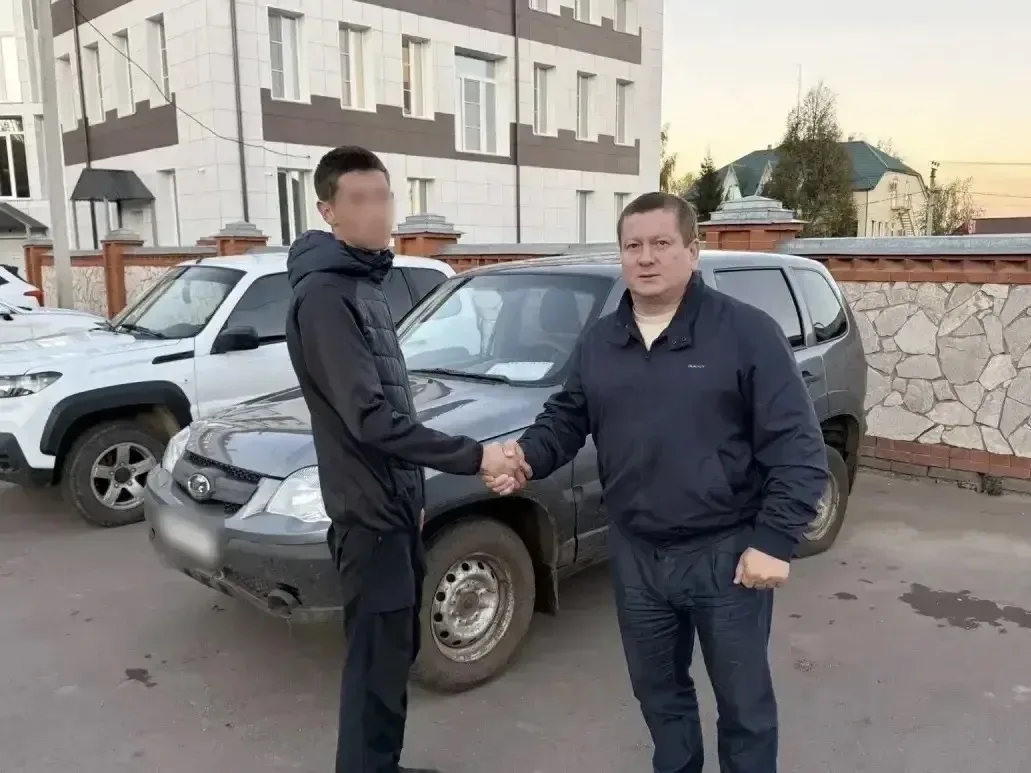 🚙 Вадим Никитин передал автомобиль участнику СВО из Мамадыша