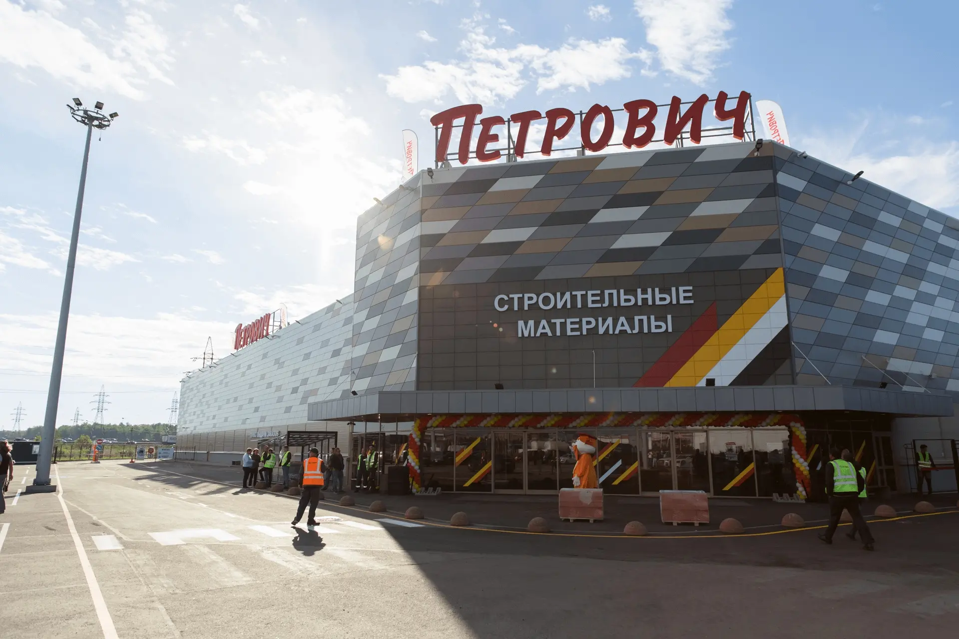 «Петрович» предупредил о задержках доставки после атаки БПЛА на склад в «Уткиной заводи...