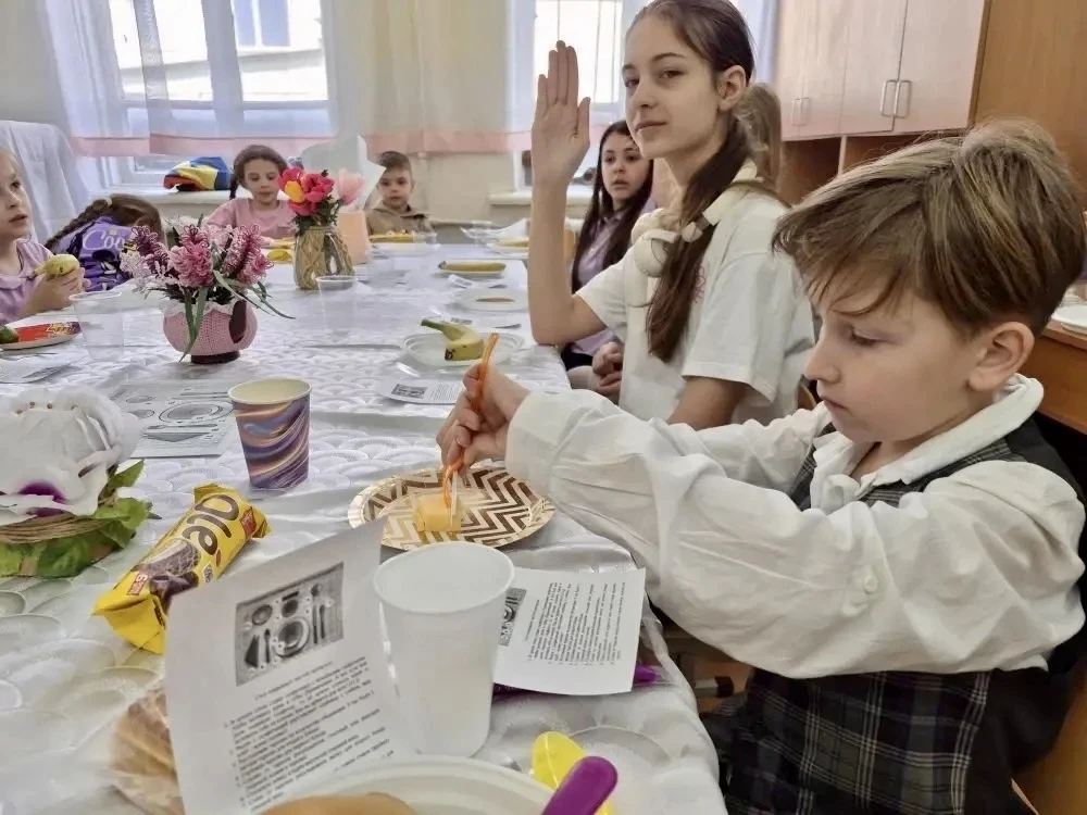 🍽 В Центре детского творчества прошло необычное занятие по столовому этикету  В творческих объединен