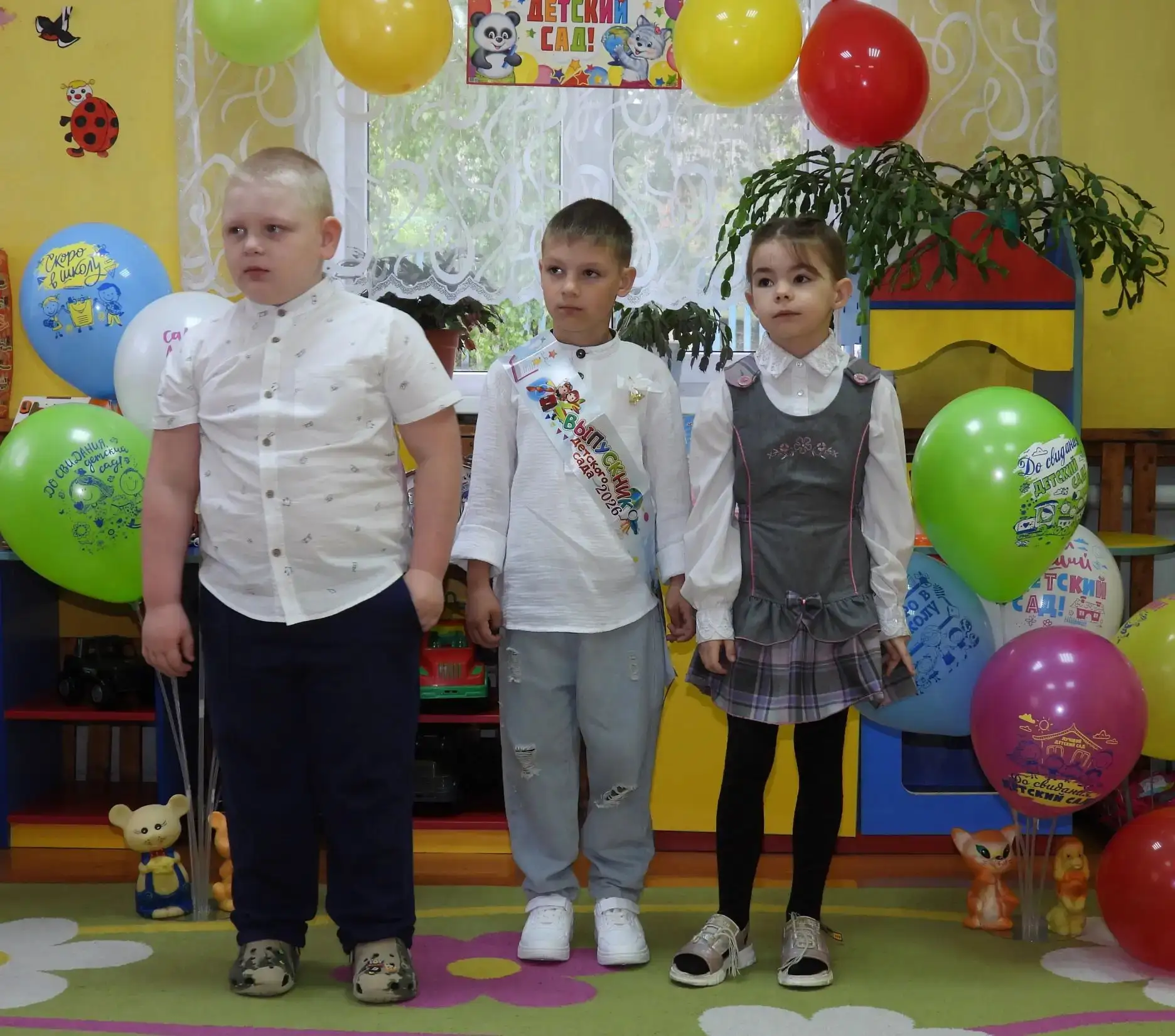 В нашем садике вновь выпускной.