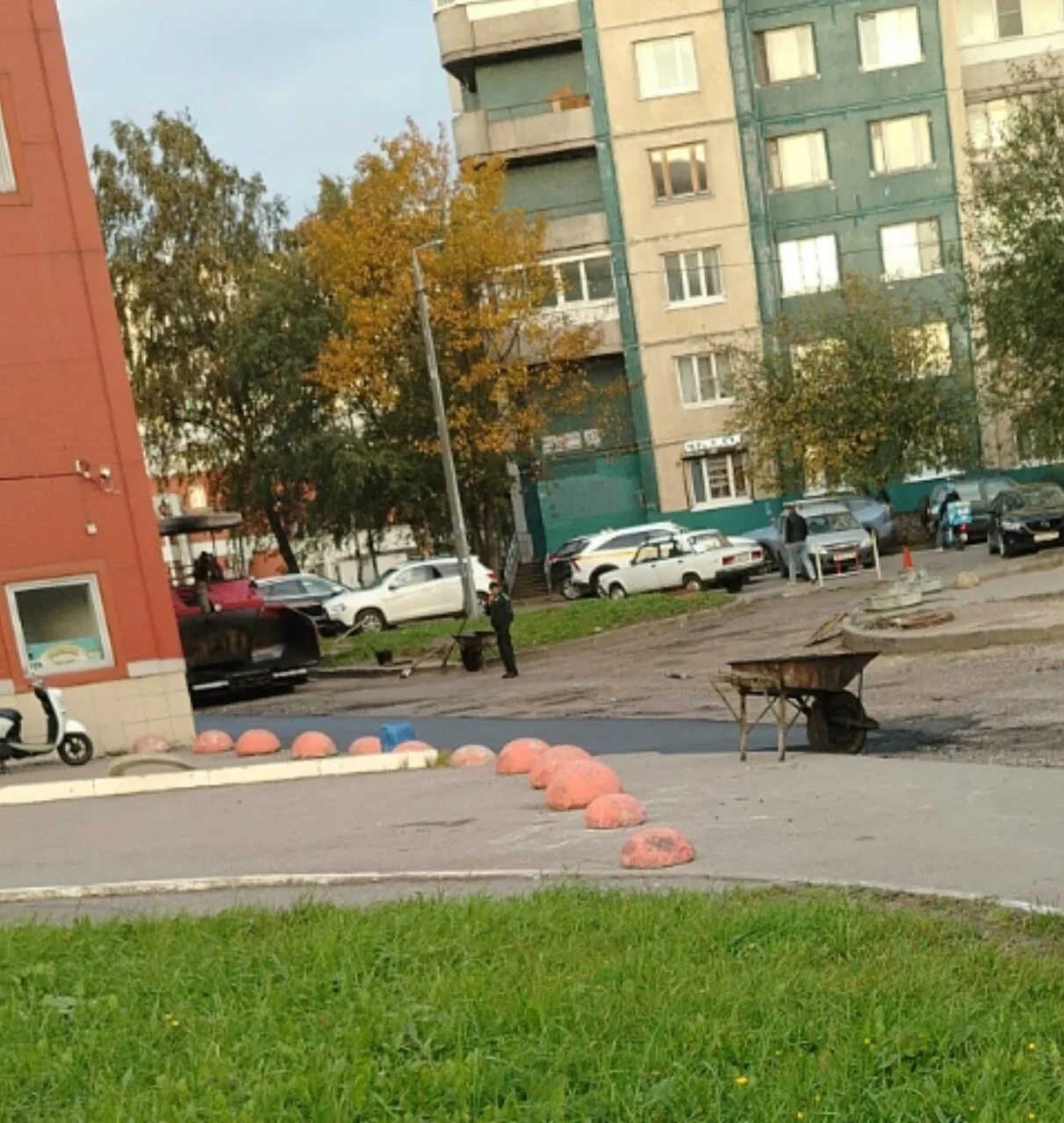 У ТЦ на острове появится новый асфальт