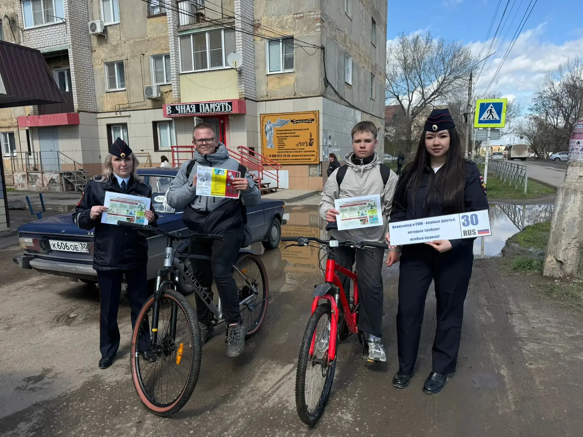 🔹В Ахтубинском районе прошёл рейд по безопасности велосипедистов и пользователей СИМ  🔹10 апреля 202