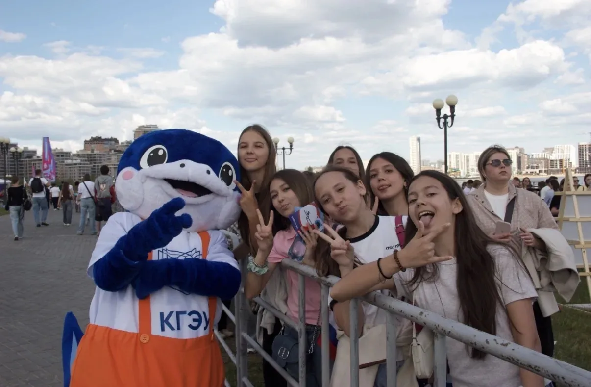 День на VK fest ещё не закончился, а ваших улыбок уже на целый альбом❤️📸