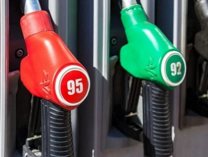 ⛽️В России разрешили ввоз и продажу бензина стандартов вплоть до «Евро-2» до 1 июля 2027 года

На вс