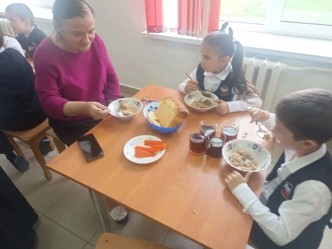 Ну что, родители, поели? 😋
