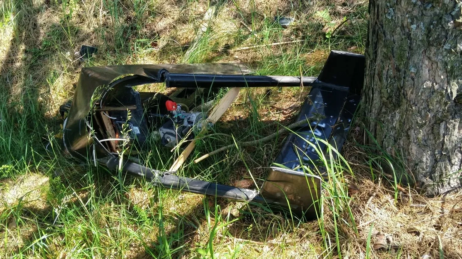 Упавший беспилотник с боевой частью обнаружили местные жители в Перевозском районе. Об этом сообщили