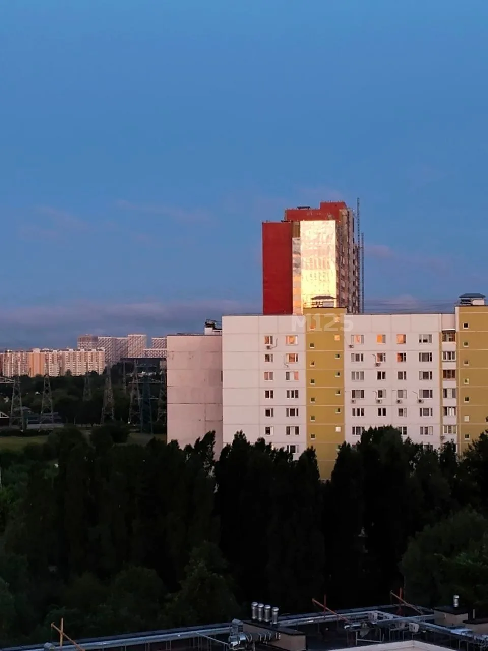Соседка Алла показывает, как выглядит в процессе отделки дом по реновации на Корнейчука. Утром солнц
