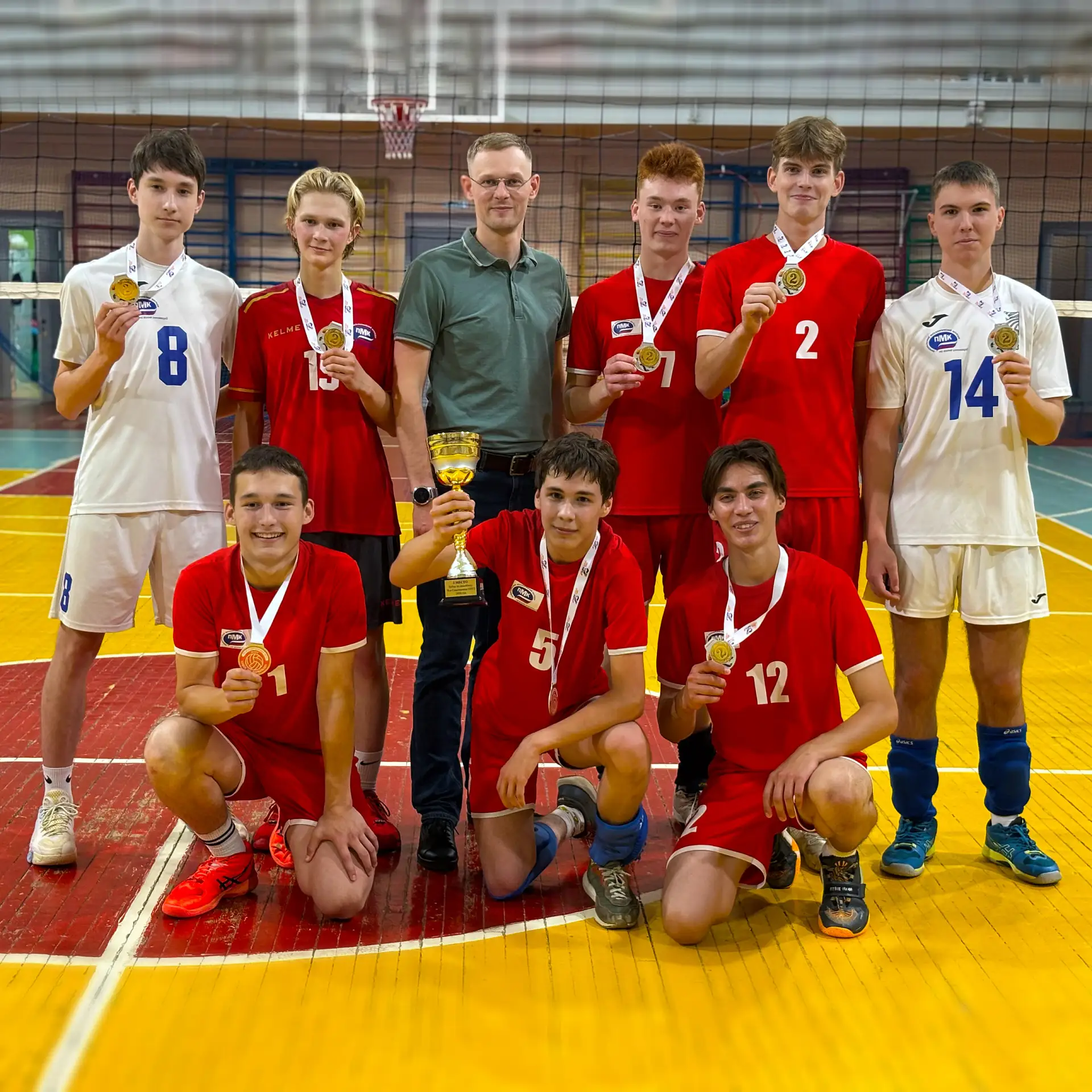 🏐 У волейбольной команды Первоуральского металлургического колледжа Серебряные медали 76-й Спартаки