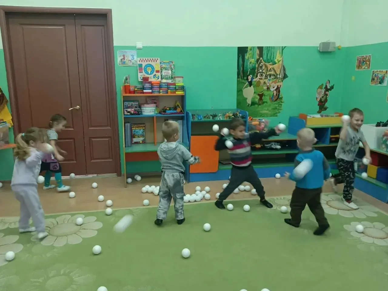 Детки в садике живут,
