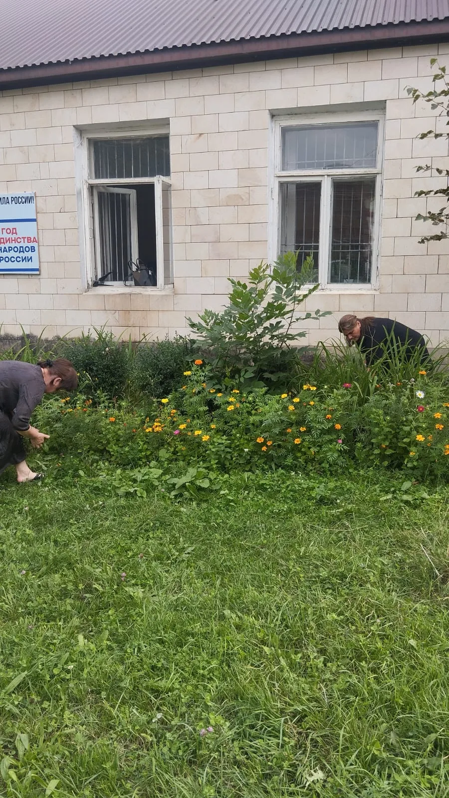 В преддверии Дня знаний работники организаций и учреждений провели масштабный санитарны...