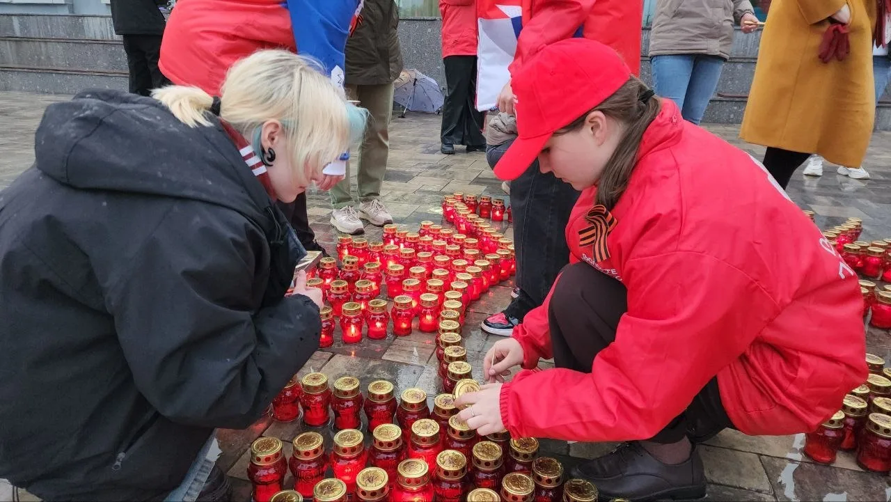 В Домодедово зажгли «Лучи Победы»  На главной площади города вчера прошла всероссийская акция — из п