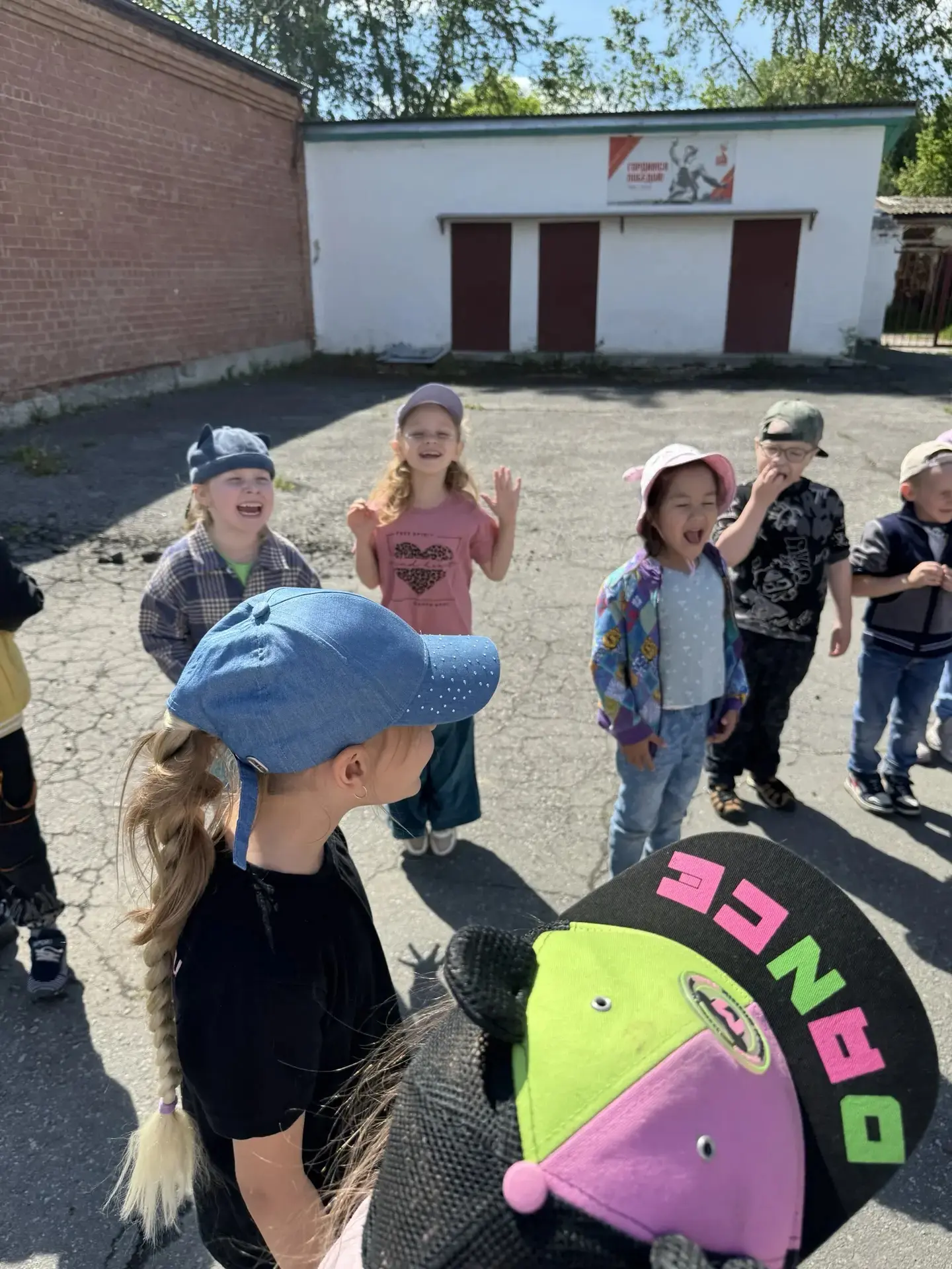 Наступило лето долгожданное, веселое и жаркое! Занятия заброшены, настали дни хорошие! 
И сегодня, 1