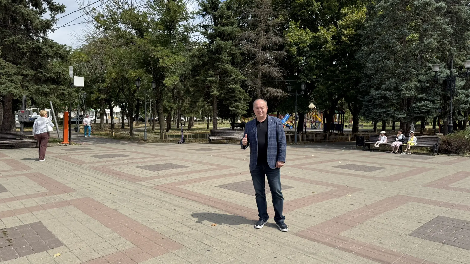 Микрорайон Белая Ромашка: Комсомольский парк и фонтан «Подкова»