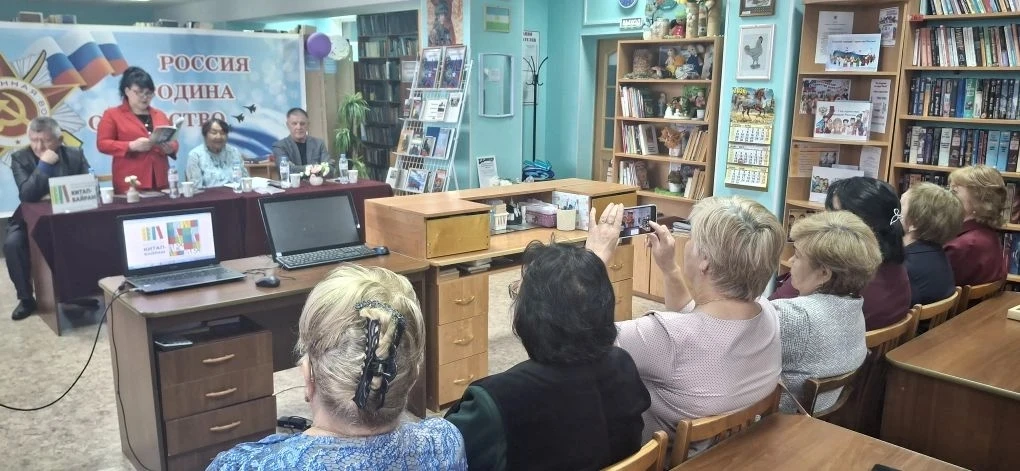 В районной библиотеке состоялась встреча за круглым столом с поэтами - земляками Салава...