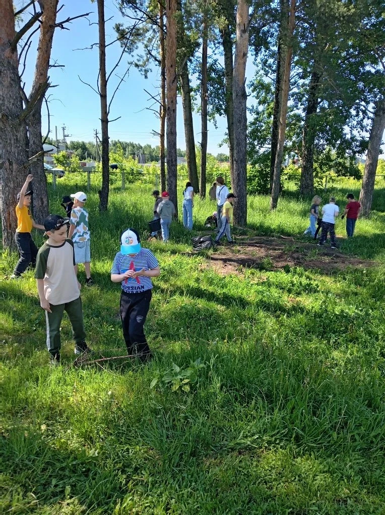 Пришкольный лагерь: экологический десант на чистом острове 🌍🌿

Сегодня в нашем пришкольном лагере 
