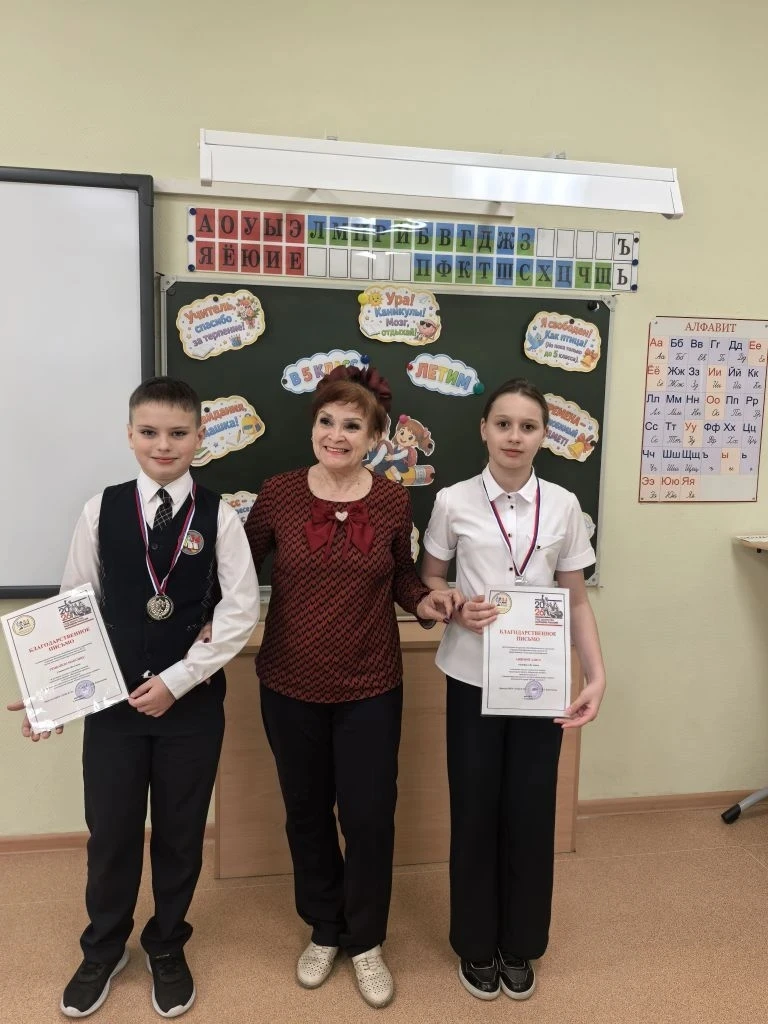 Дорогие активисты школьного движения по правилам дорожного движения! От всей души поздравляем вас с 