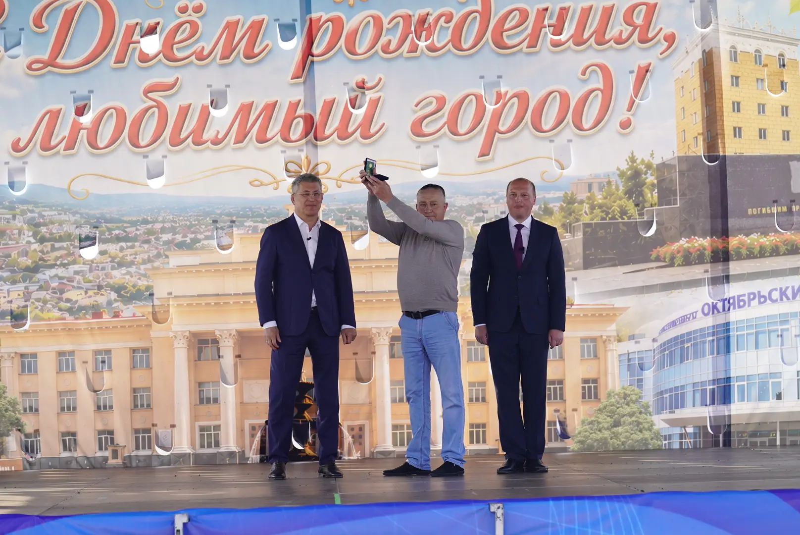 - Хабибуллину Ильшату Кашифовичу – водителю Муниципального казенного учреждения «Центр ...
