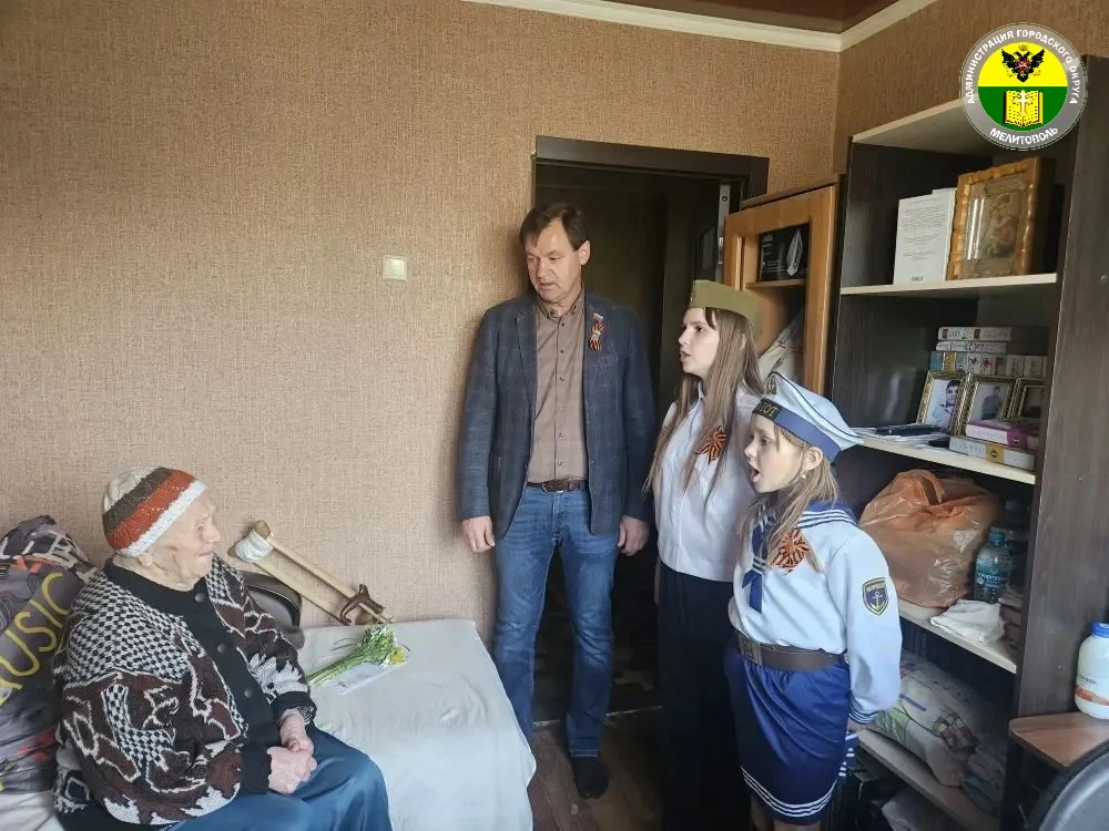 Депутаты Мелитопольского городского Совета поздравили ветеранов с Днём Победы  Депутаты Инесса Шевче