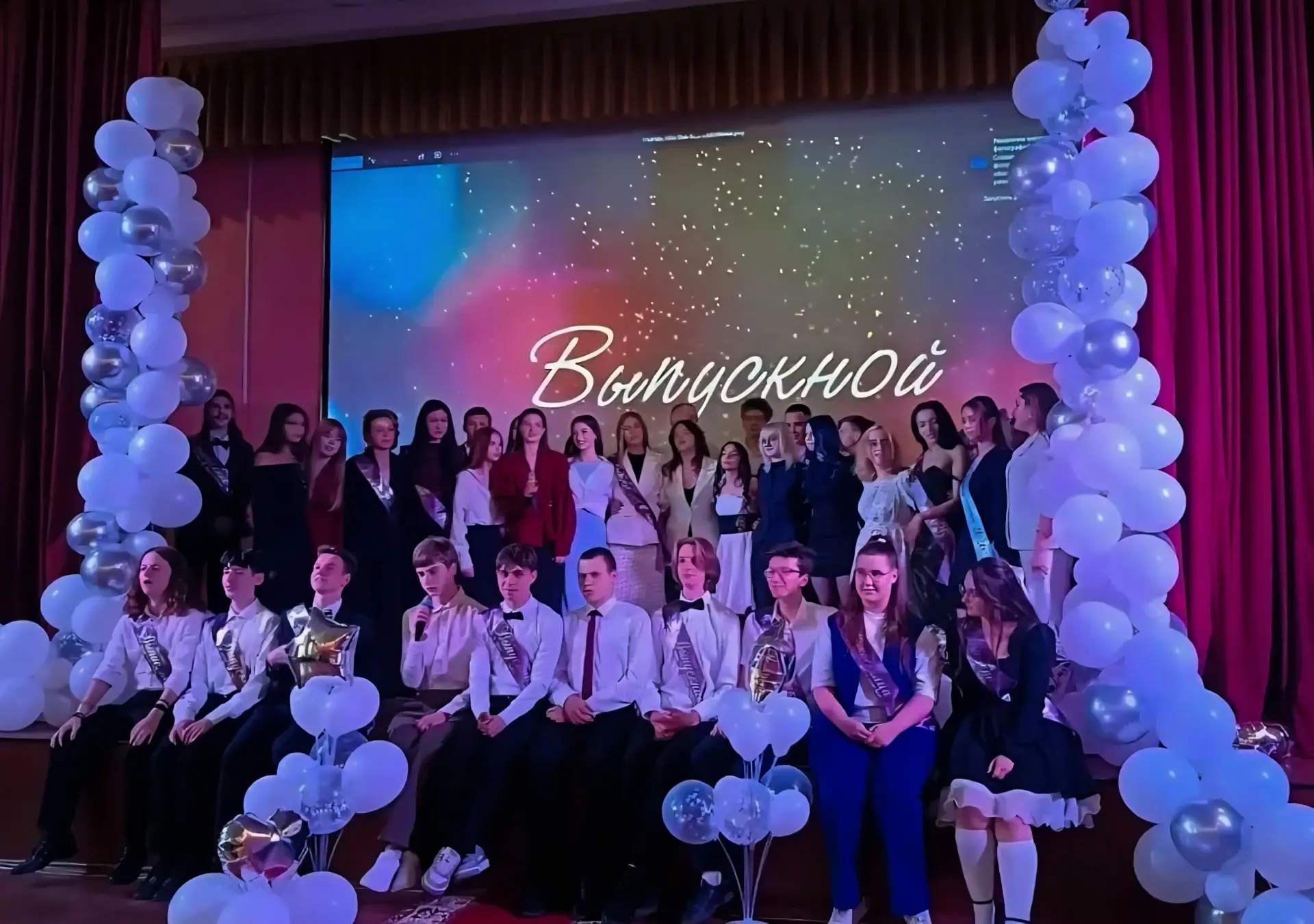 Сегодня для одиннадцатиклассников Тамбова звучит последний звонок. Позади 11 лет учёбы,...