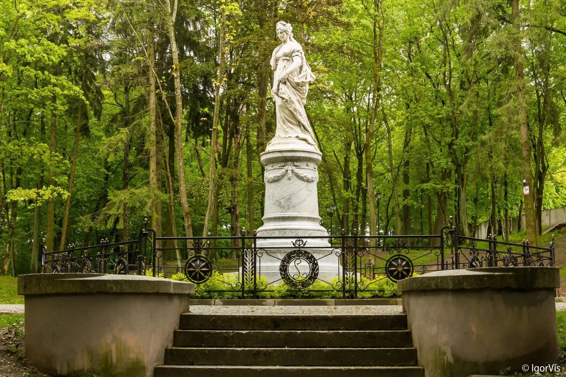 Многим известно, что в городском парке Советска стоит памятник королеве Луизе👑