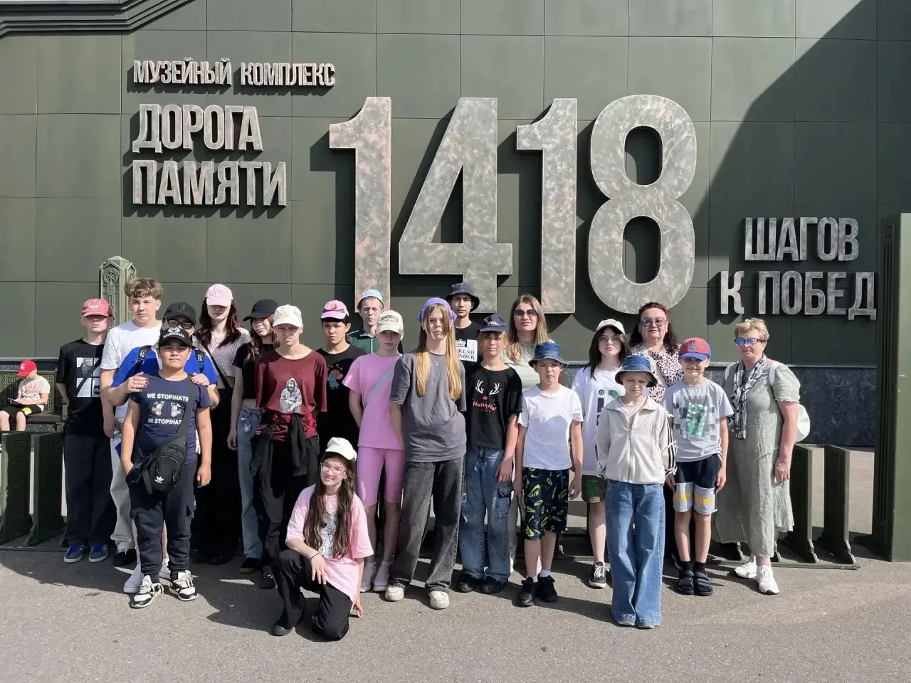 И снова в путь!
С воспитанниками на 3 день экскурсии мы отправляемся в г. Кубинка и сразу попадаем в