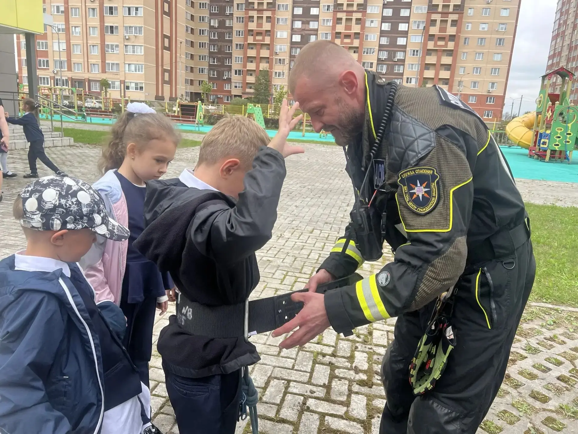 🚒 Важные уроки безопасности для наших первоклассников!