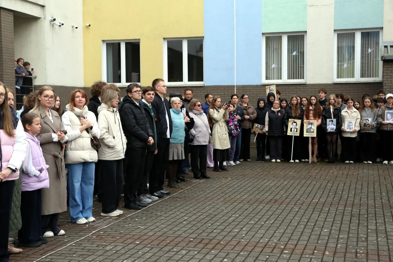 В нашей школе состоялась особая торжественная линейка, посвящённая Дню Победы. Атмосфера была наполн