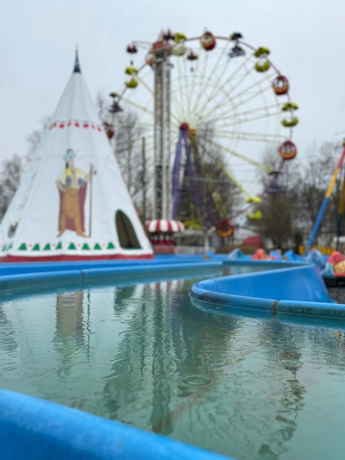 Лето, ах лето! Температура воздуха сегодня ощущается как +1°C 🌧️