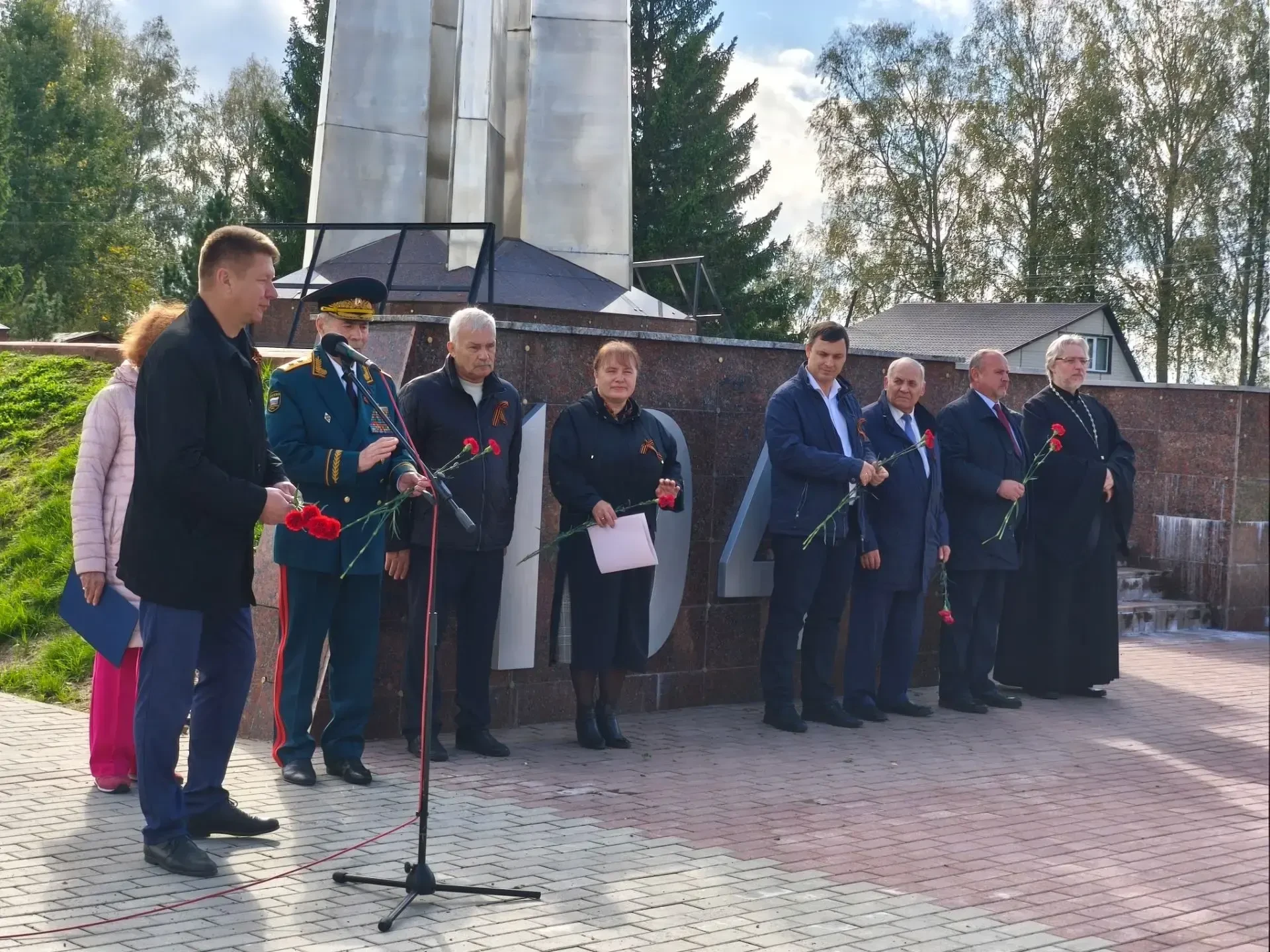 ТЫ ПОМНИШЬ, АЛЁША, ДОРОГИ СМОЛЕНЩИНЫ…
