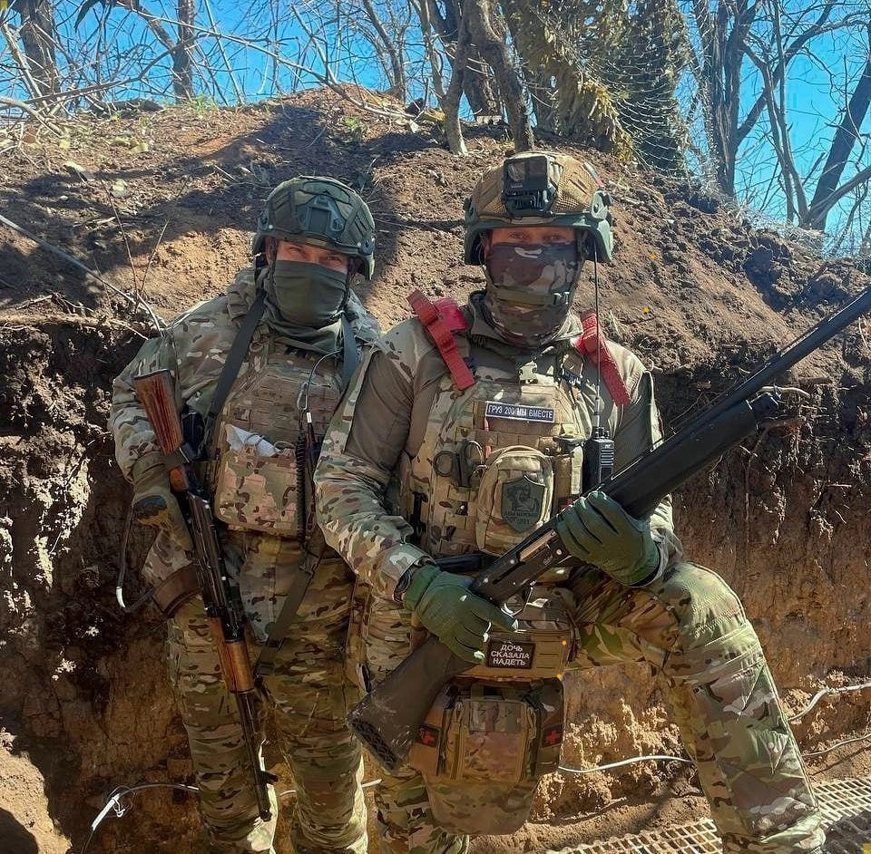 Плечом к плечу в окопе. Боевое братство крепче стали ✊🇷🇺