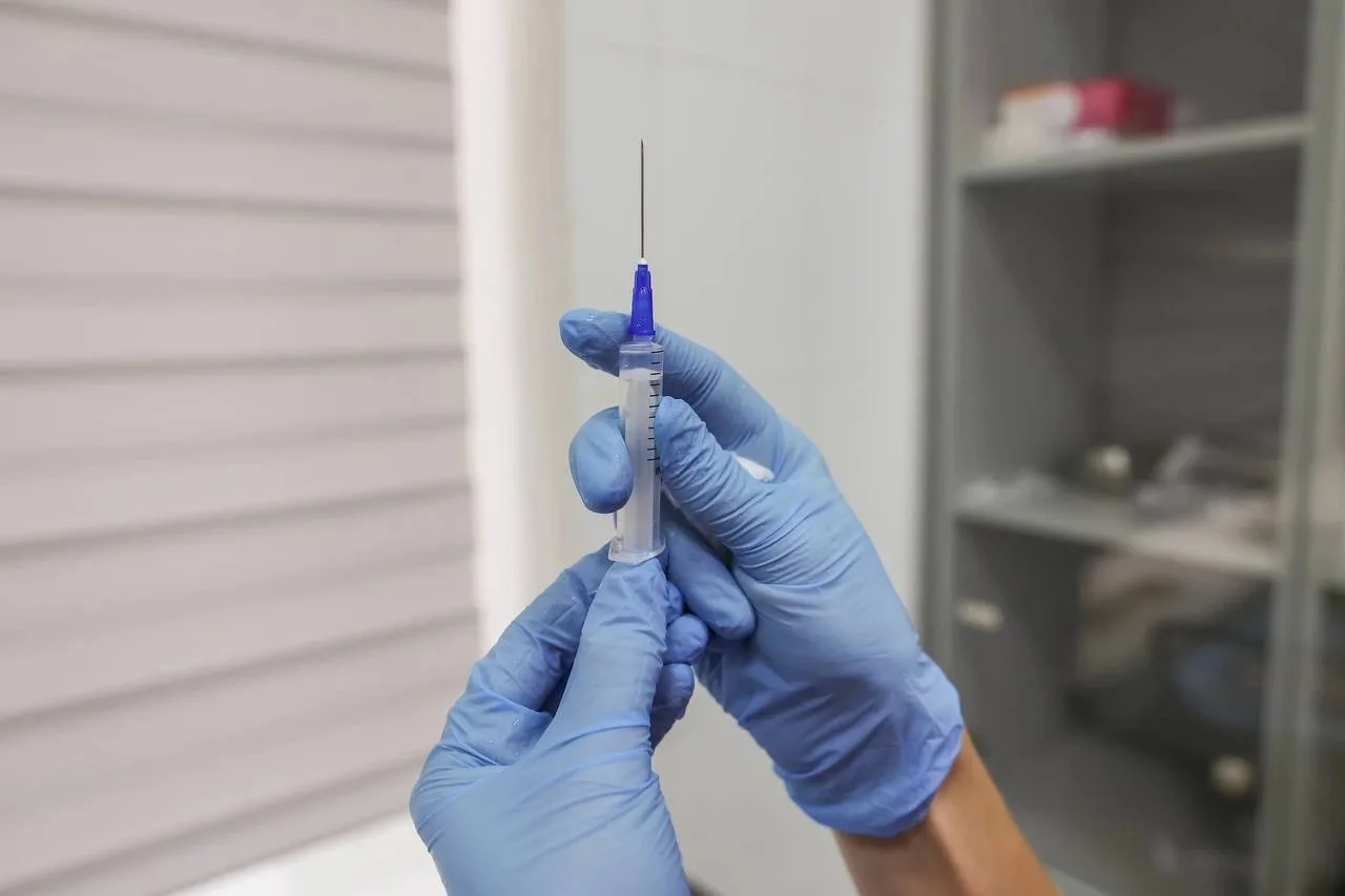 💉🏠В преддверии Дня пожилых людей Альметьевская ЦРБ организует вакцинацию пожилых мало...