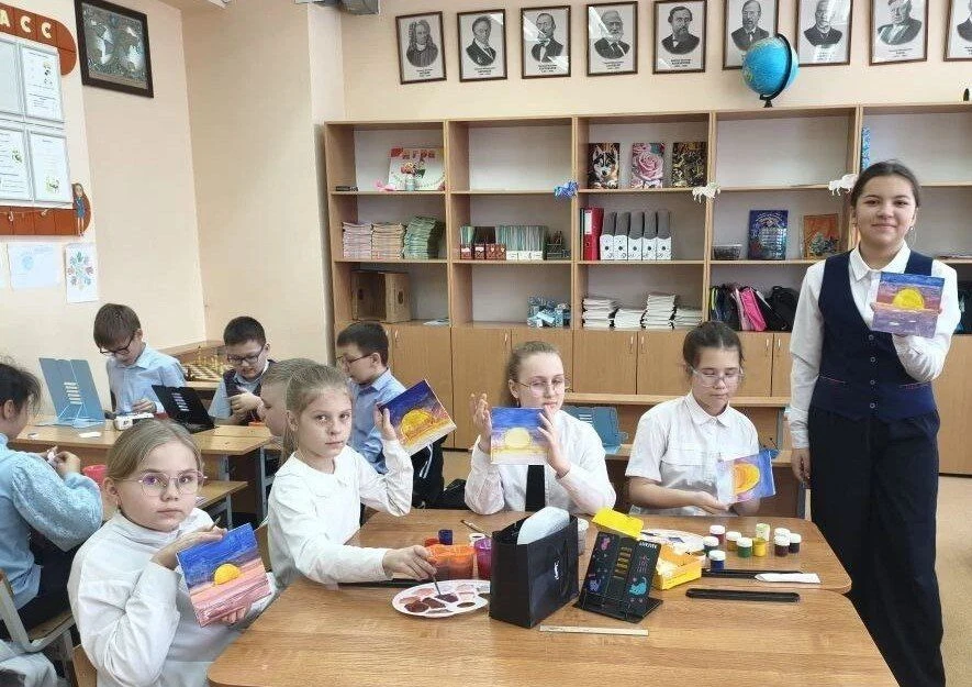 Урок краеведения: Мастер-класс «Рисуем закат города Холмска»  🌠В рамках изучения родного края учащие