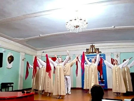 Образцовый хореографический ансамбль «Любавушка» (руководитель – Мельникова О.А.) приня...