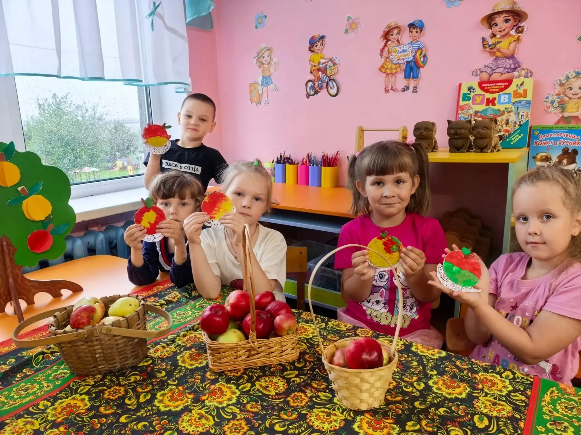 Сегодня наши "Ландыши " встречали Яблочный Спас!