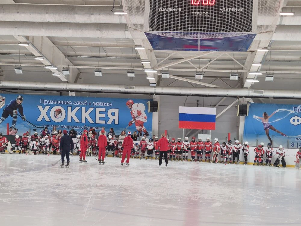 Сегодня 06 мая 2026 года на ледовой арене СШ Ледовое поколение,  район Алроса, прошел п...
