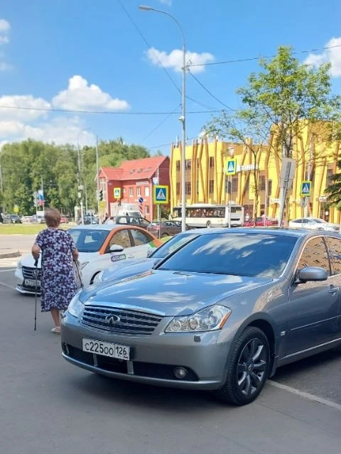 Подписчик сообщает: хам из Ставрополя, бабушке с палочкой пришлось обходить 😡

Но, вот, если серьёз